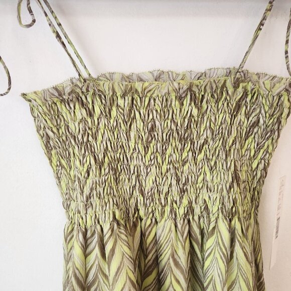 NWT Gianni Bini 100% Silk Y2K Nineties Tank Top Blouse Smocked Lime Green Size 8 - Picture 3 of 8